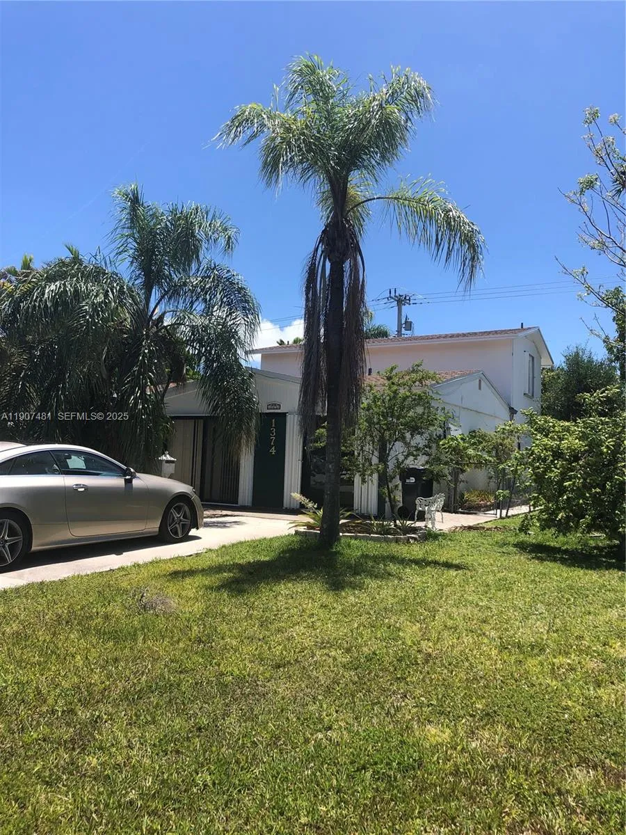 Foto de propiedad en 1374 NE 176 Street 3, North Miami Beach, FL 33162 North Miami Beach con MLS# 