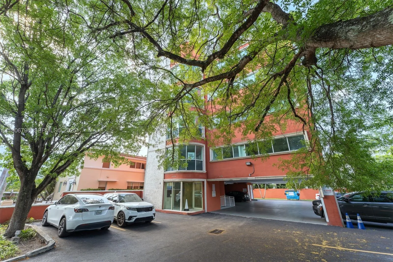 Foto de propiedad en 1378 Coral Way 3, Miami, FL 33145 Miami con MLS# 