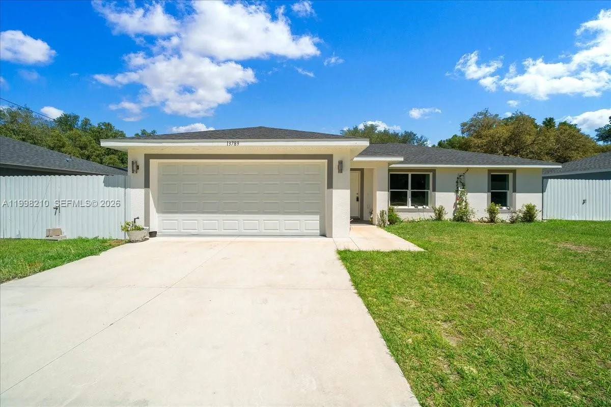 Foto de propiedad en 13789 102nd Place, Ocala, FL 34432 Ocala con MLS# 