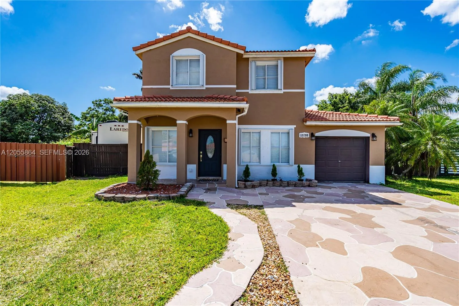Foto de propiedad en 13790 SW 174th Street, Miami, FL 33177 Miami con MLS# 