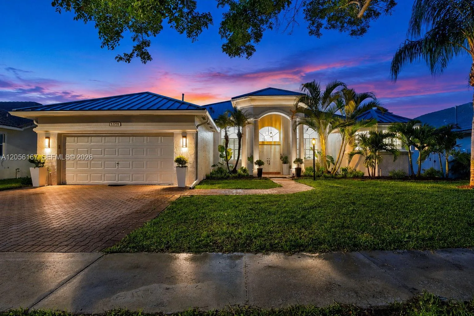 Foto de propiedad en 13791 NW 23rd Street, Pembroke Pines, FL 33028 Pembroke Pines con MLS# 