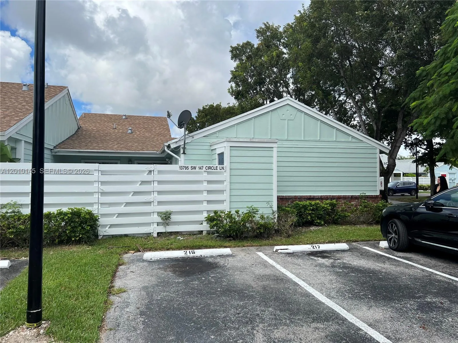 Foto de propiedad en 13795 SW 147th Cir Lane 1-12, Miami, FL 33186 Miami con MLS# 