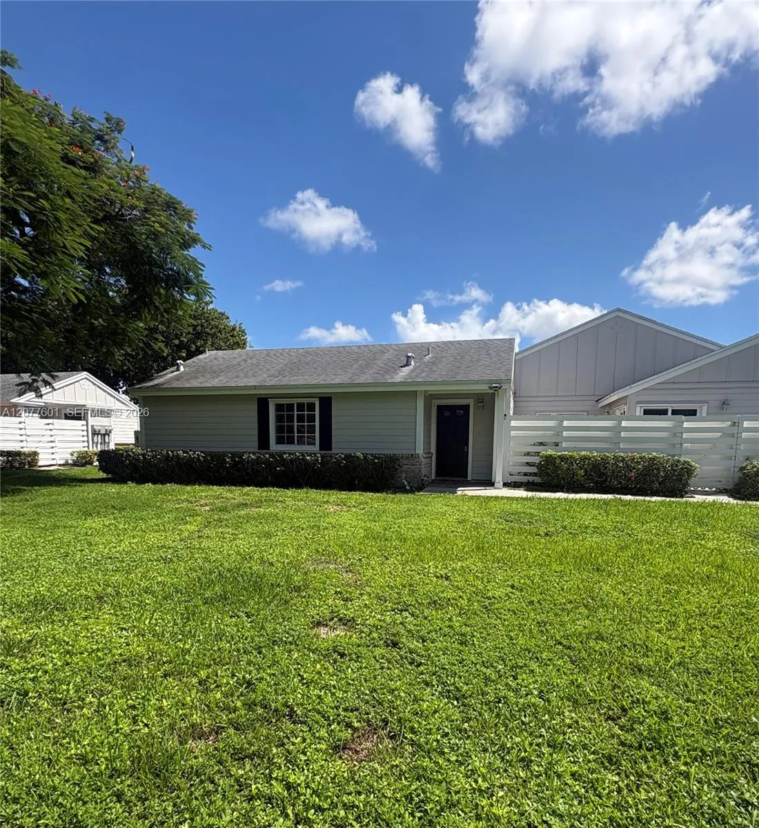 Foto de propiedad en 13796 SW 149th Cir Lane 1-70, Miami, FL 33186 Miami con MLS# 