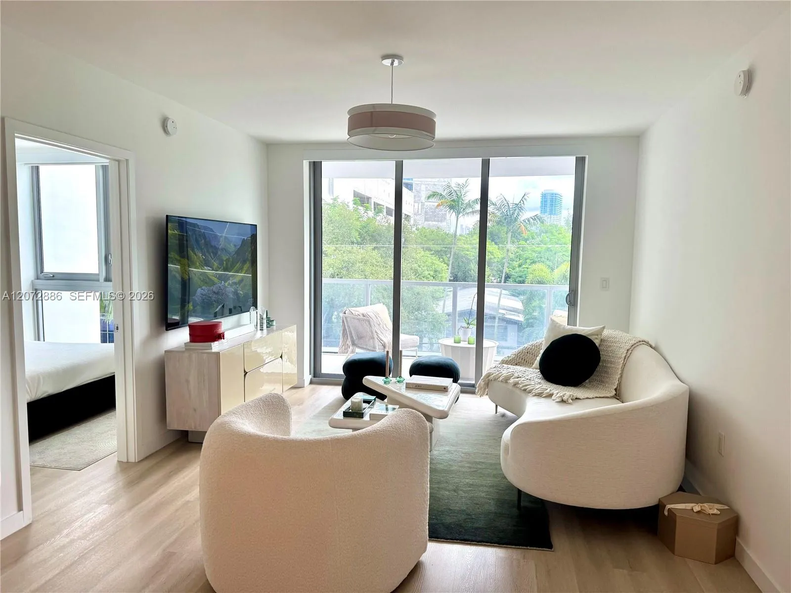 Foto de propiedad en 13800 Highland Drive 307, North Miami Beach, FL 33181 North Miami Beach con MLS# 