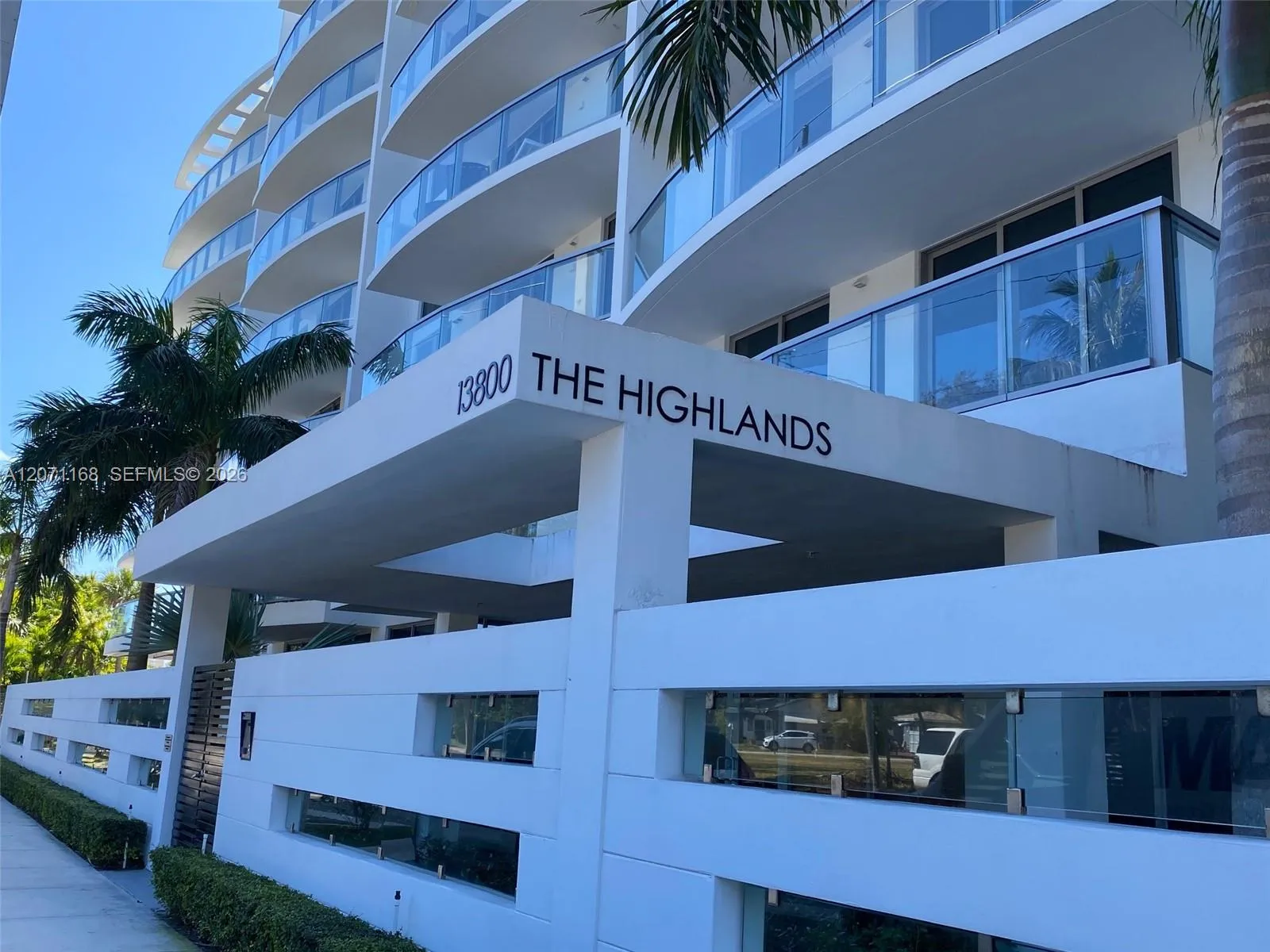 Foto de propiedad en 13800 Highland Drive PH3, North Miami Beach, FL 33181 North Miami Beach con MLS# 