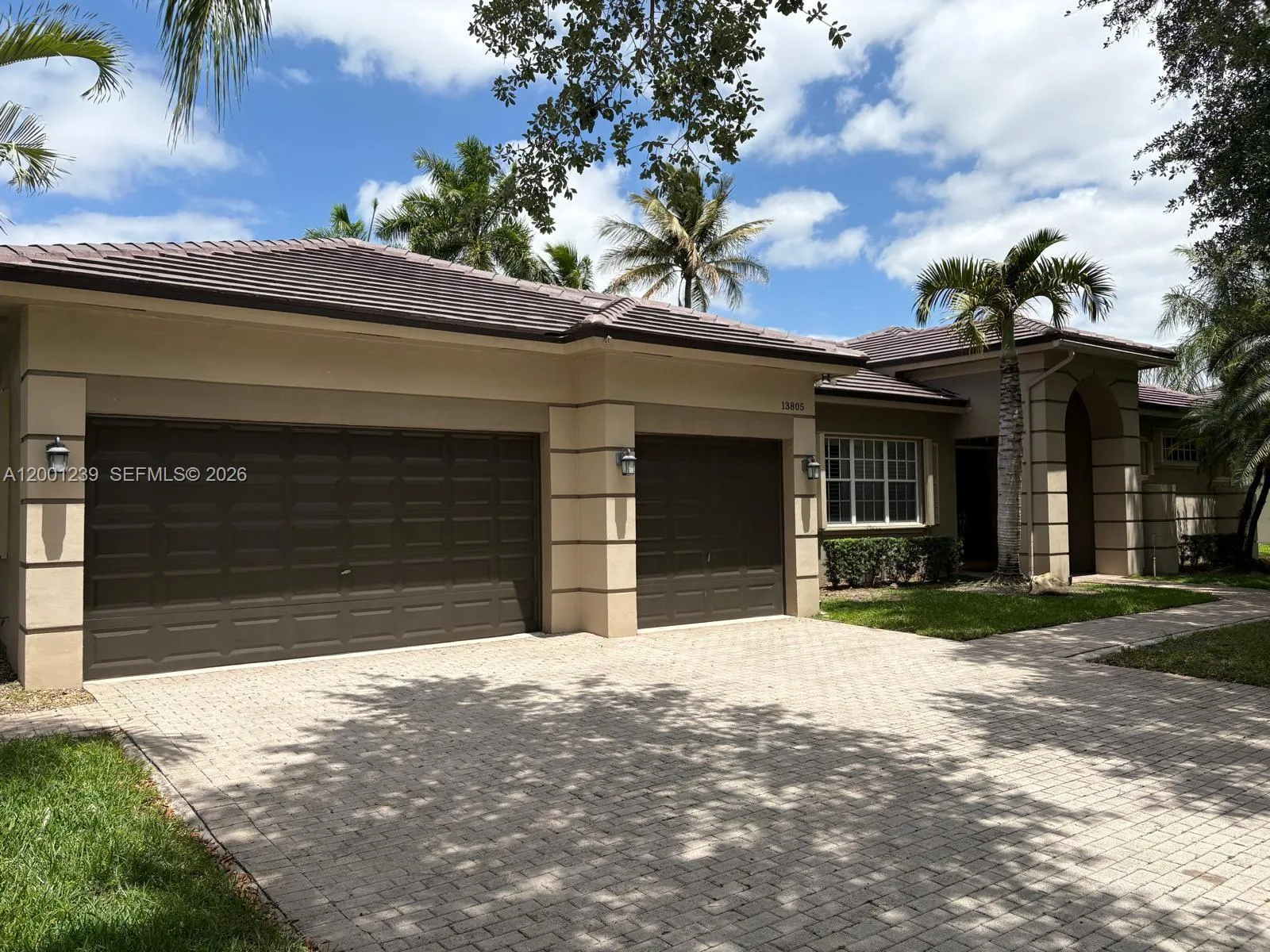 Foto de propiedad en 13805 SW 41st Street, Davie, FL 33330 Davie con MLS# 