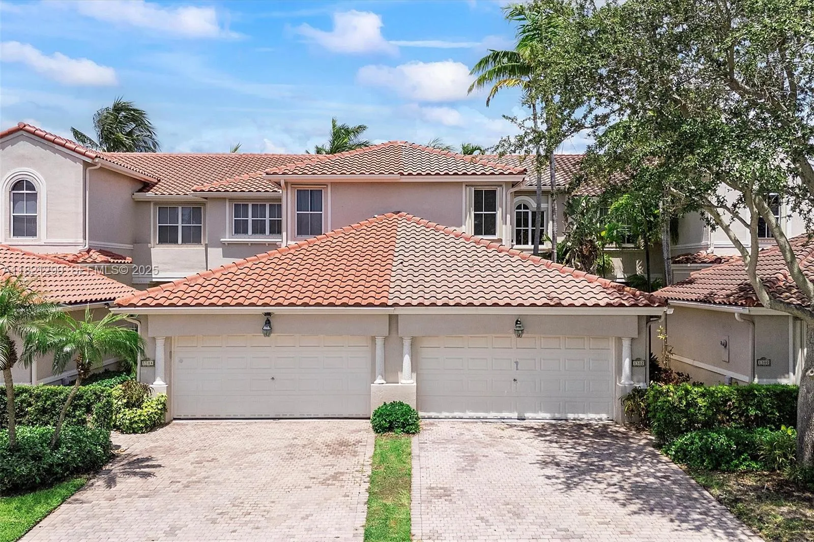 Foto de propiedad en 1382 Harbor View W, Hollywood, FL 33019 Hollywood con MLS# 