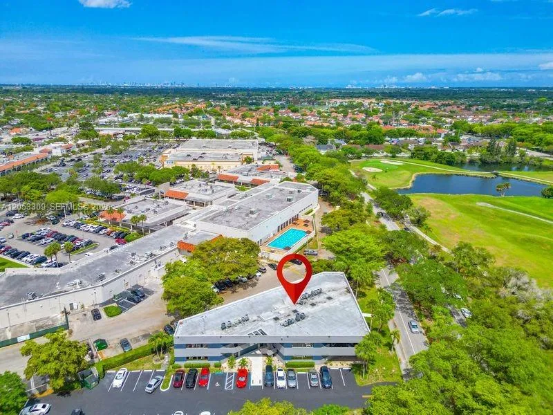Foto de propiedad en 13831 SW 59th Street 107, Miami, FL 33183 Miami con MLS# 