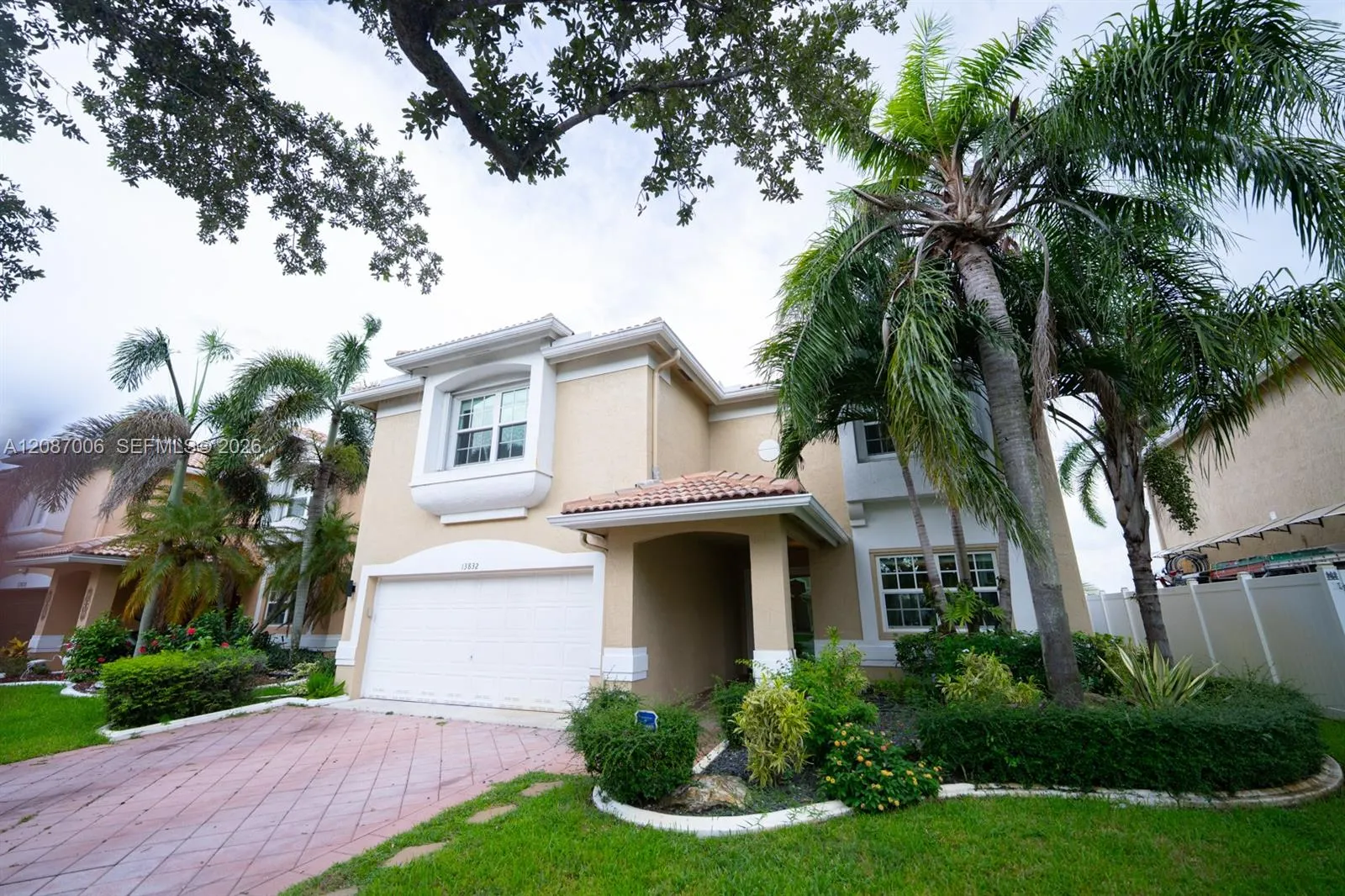 Foto de propiedad en 13832 NW 22nd Street, Sunrise, FL 33323 Sunrise con MLS# 