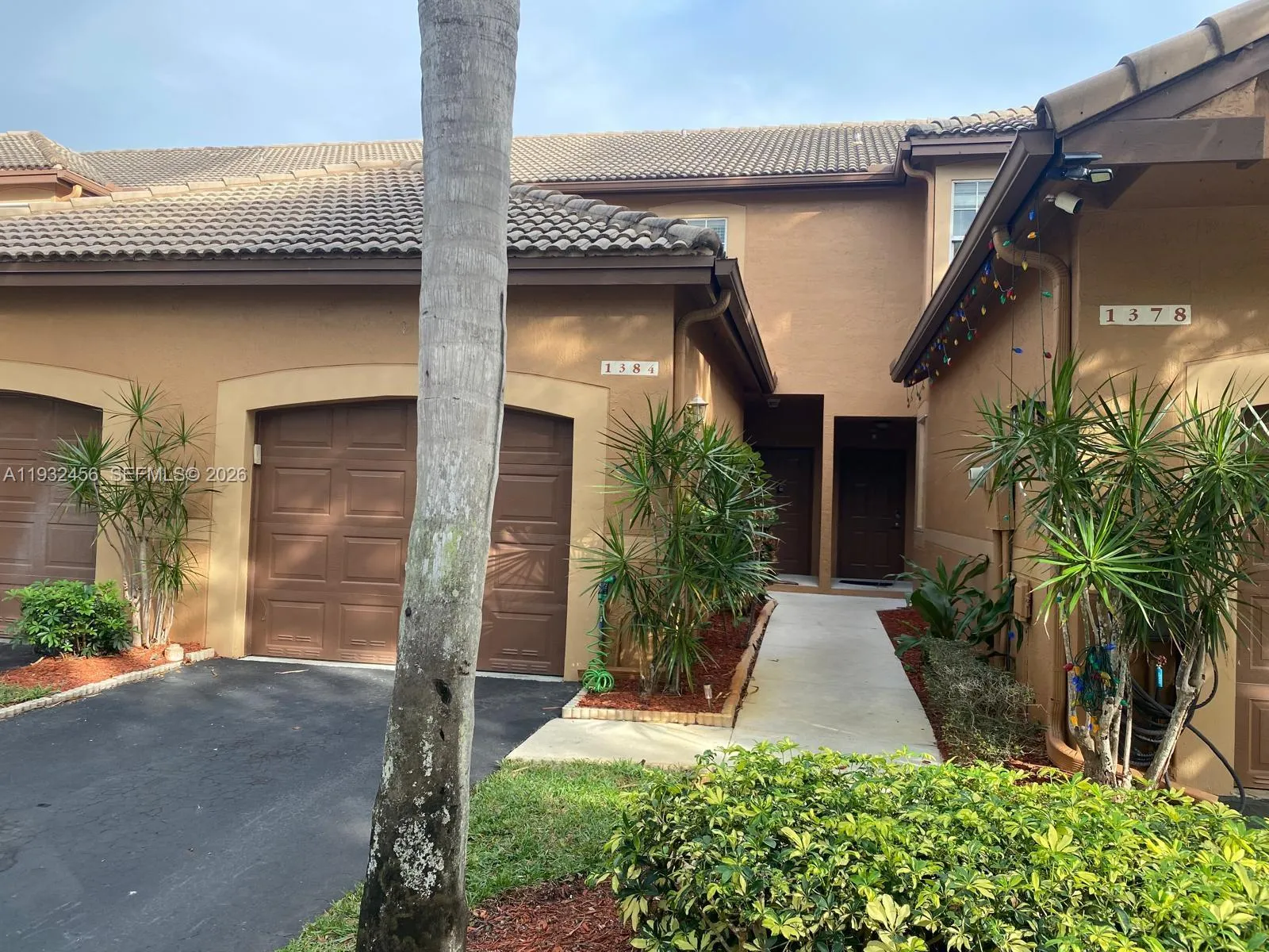 Foto de propiedad en 1384 Veracruz Lane 4-7, Weston, FL 33327 Weston con MLS# 