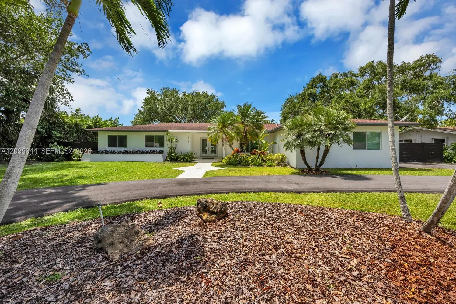 En Venta 13840 SW 74th Avenue, Palmetto Bay, FL 33158, Palmetto Bay, FL 33158
