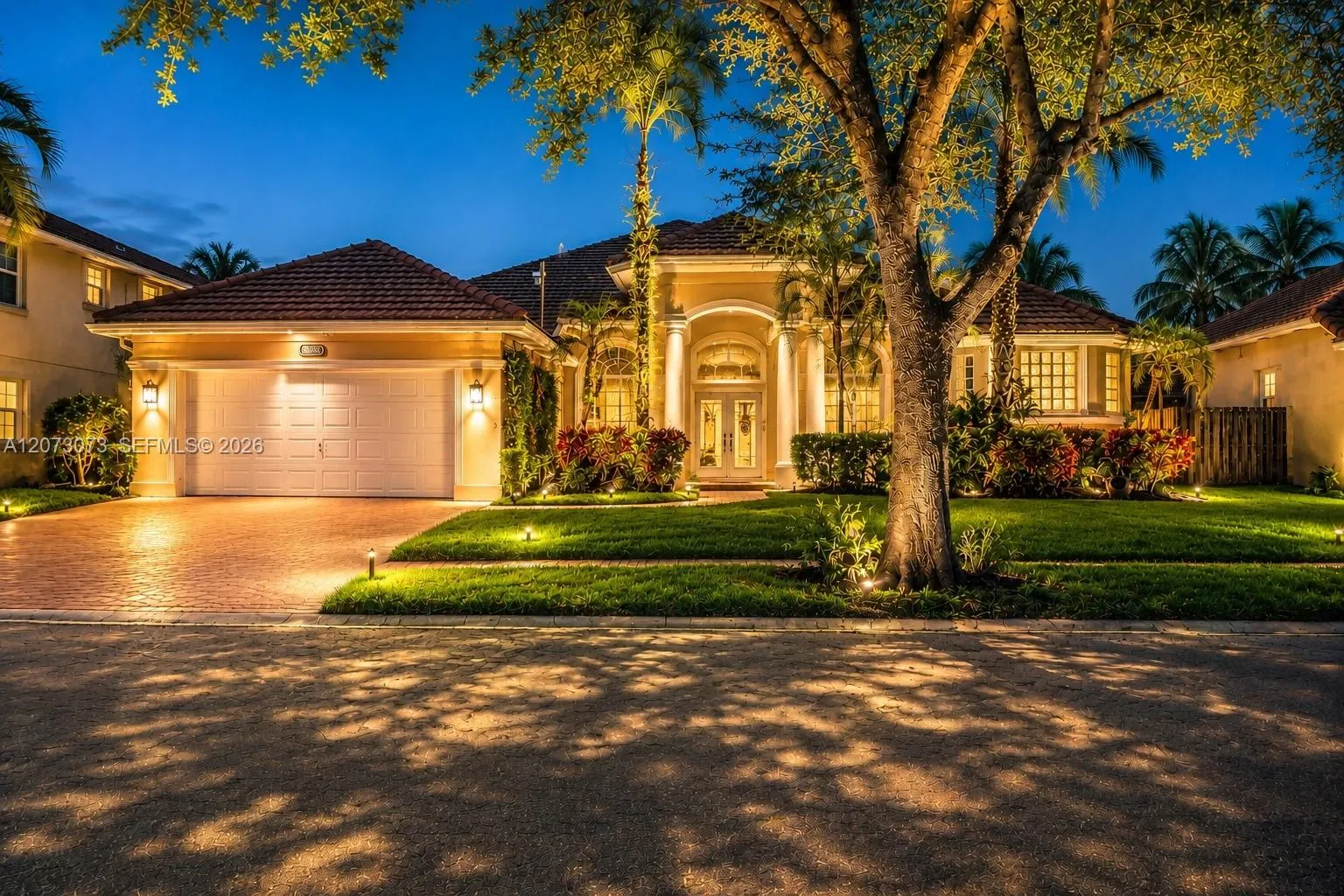 Foto de propiedad en 13845 NW 20th Street, Pembroke Pines, FL 33028 Pembroke Pines con MLS# 
