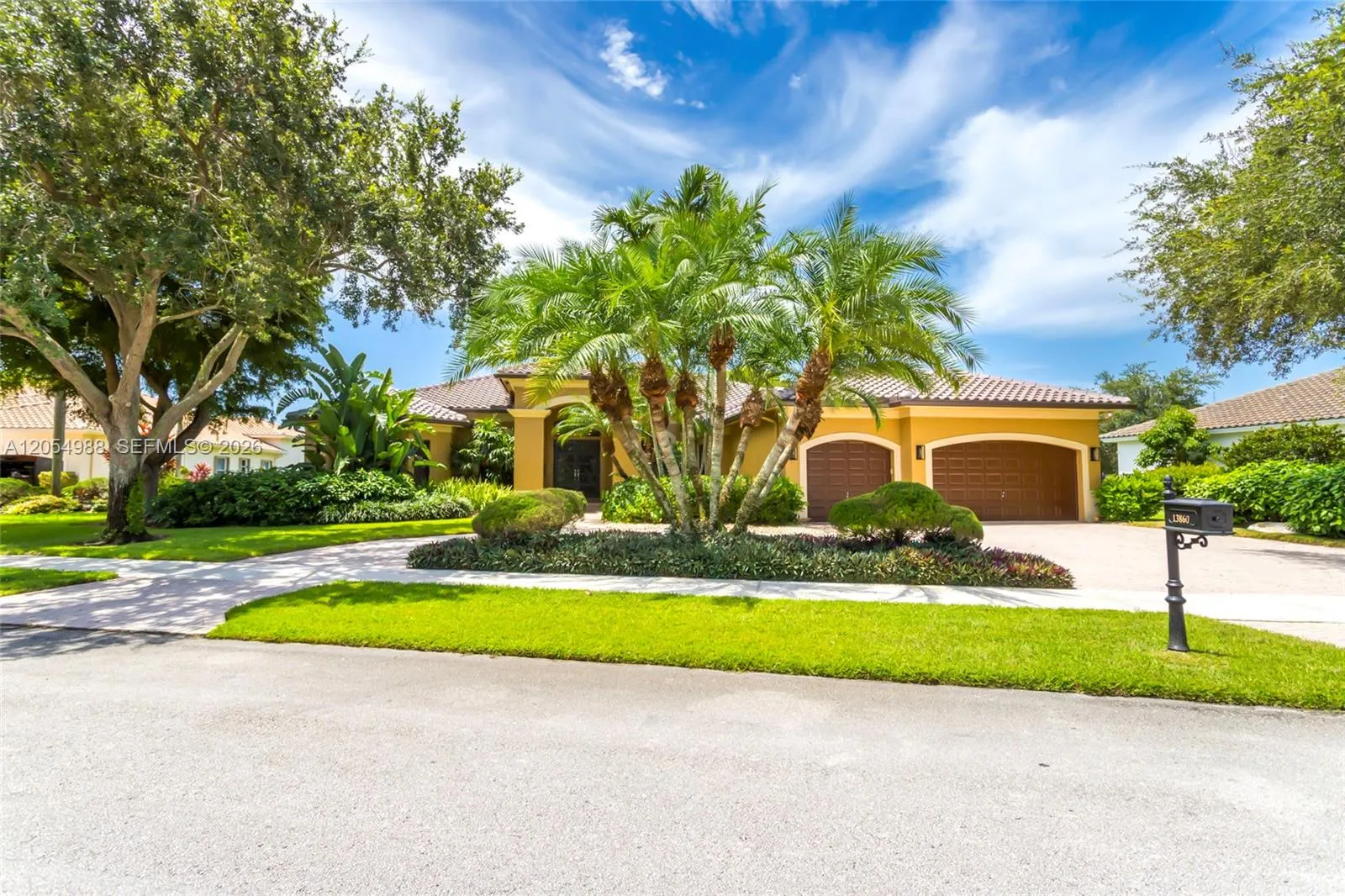 Foto de propiedad en 13860 SW 40th Street, Davie, FL 33330 Davie con MLS# 