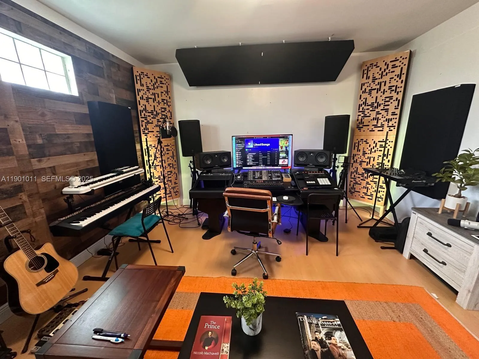 Foto de propiedad en 139 NE 1st Avenue, Hallandale Beach, FL 33009 Hallandale Beach con MLS# 