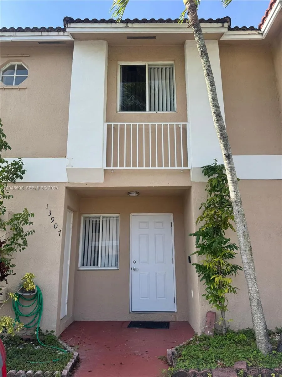 Foto de propiedad en 13907 SW 177th Street 13907, Miami, FL 33177 Miami con MLS# 