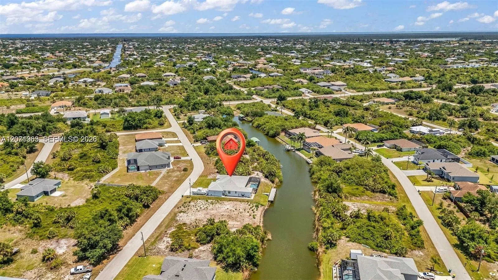 Foto de propiedad en 13926 Allamanda Circle, FL 33981  con MLS# 