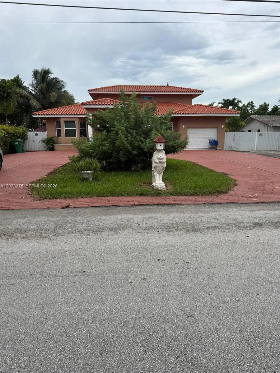 Foto de propiedad en 13926 SW 14th Street, Miami, FL 33184 Miami con MLS# 