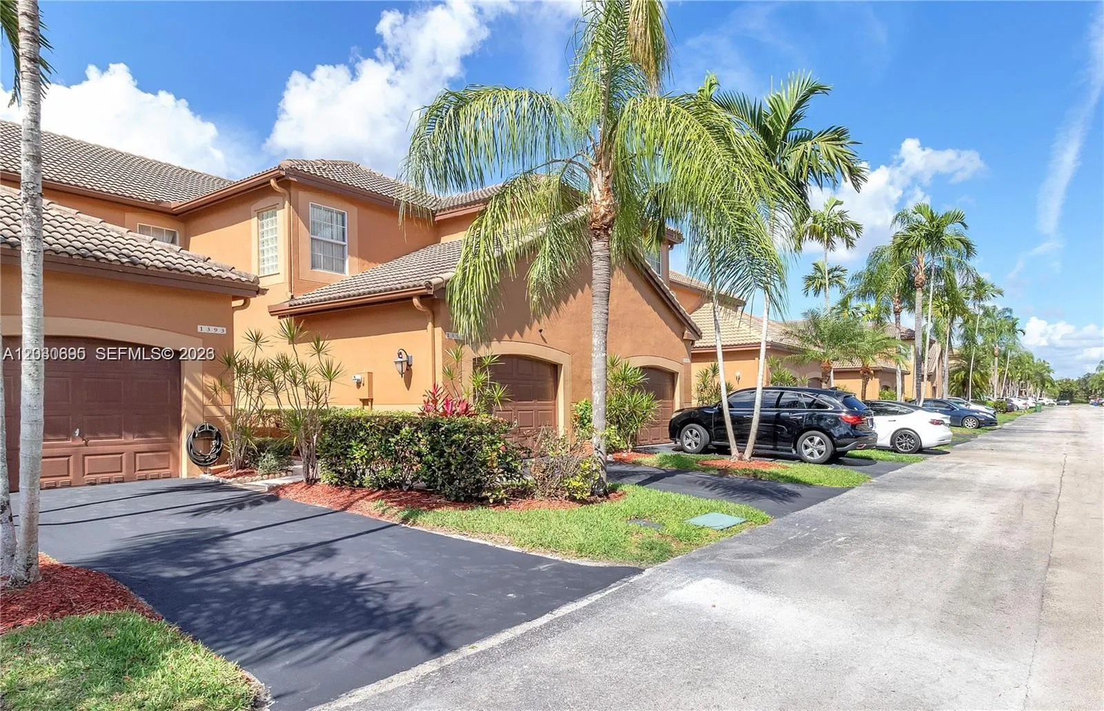Foto de propiedad en 1393 Barcelona Way 4-26, Weston, FL 33327 Weston con MLS# 