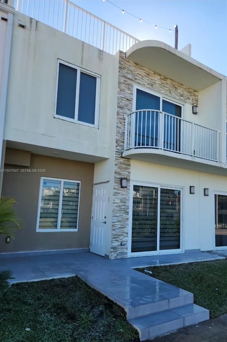 Foto de propiedad en 13937 SW 259th Way, Homestead, FL 33032 Homestead con MLS# 