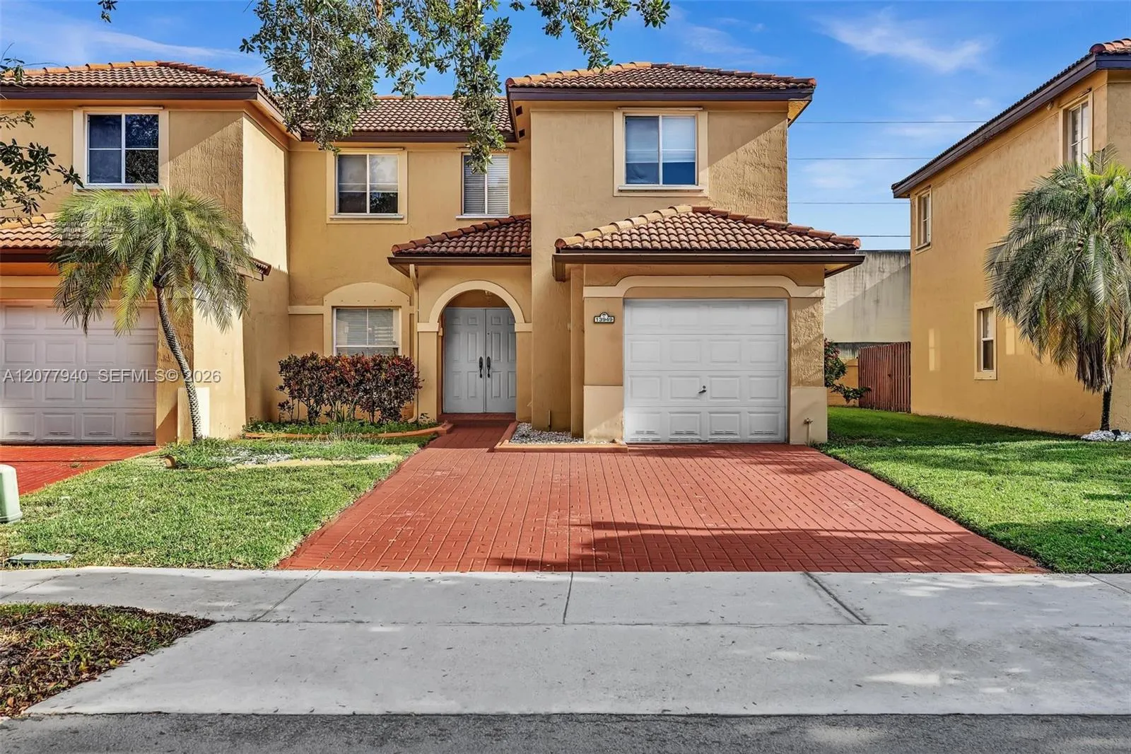 Foto de propiedad en 13949 N Forest Oak Circle, Davie, FL 33325 Davie con MLS# 