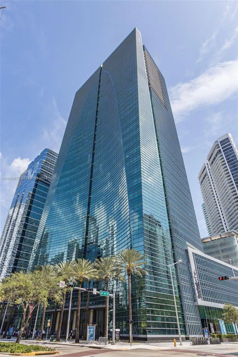 Foto de propiedad en 1395 Brickell Avenue 8th floor, Miami, FL 33131 Miami con MLS# 