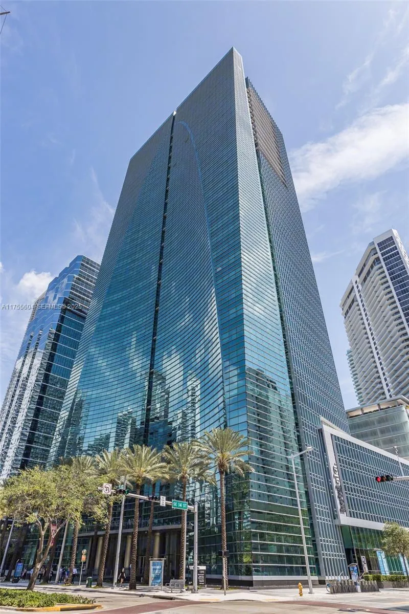 Foto de propiedad en 1395 Brickell Avenue 8th floor, Miami, FL 33131 Miami con MLS# 