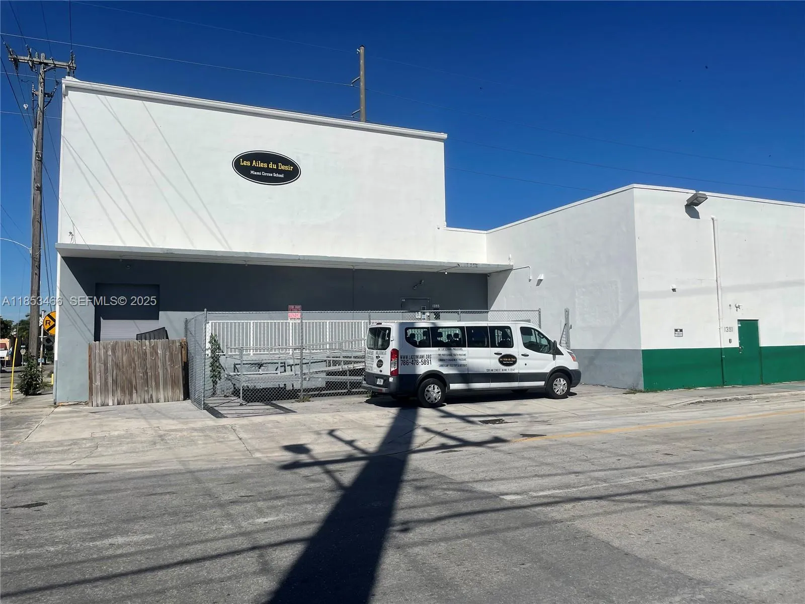 Foto de propiedad en 1395 NW 22nd Street, Miami, FL 33142 Miami con MLS# 