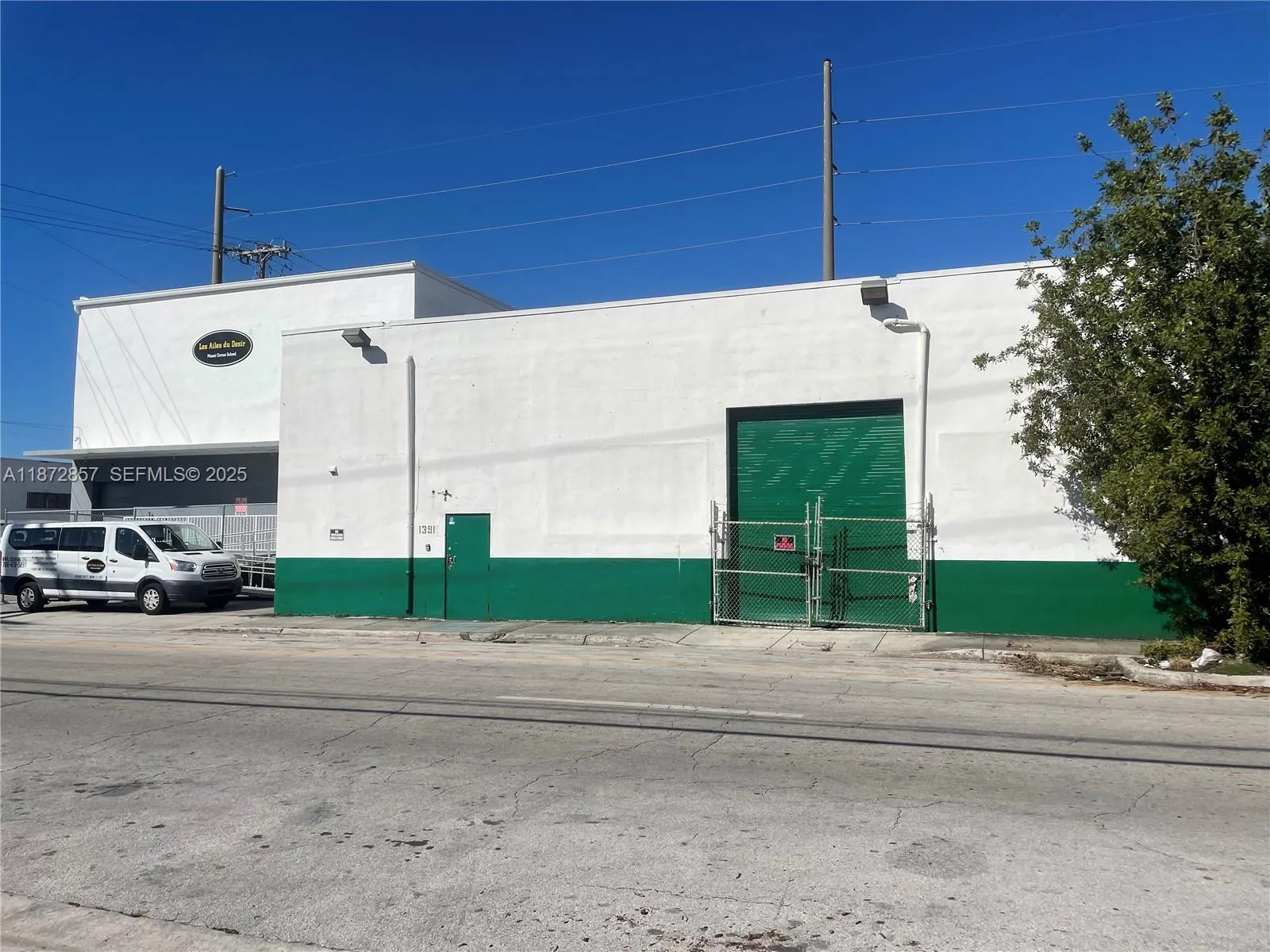 Foto de propiedad en 1395 NW 22nd Street, Miami, FL 33142 Miami con MLS# 
