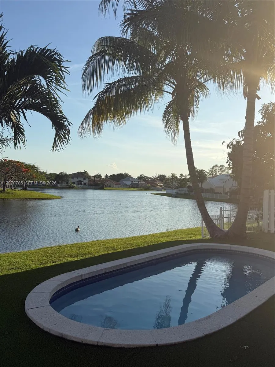 Foto de propiedad en 13950 Oak Ridge Drive, Davie, FL 33325 Davie con MLS# 