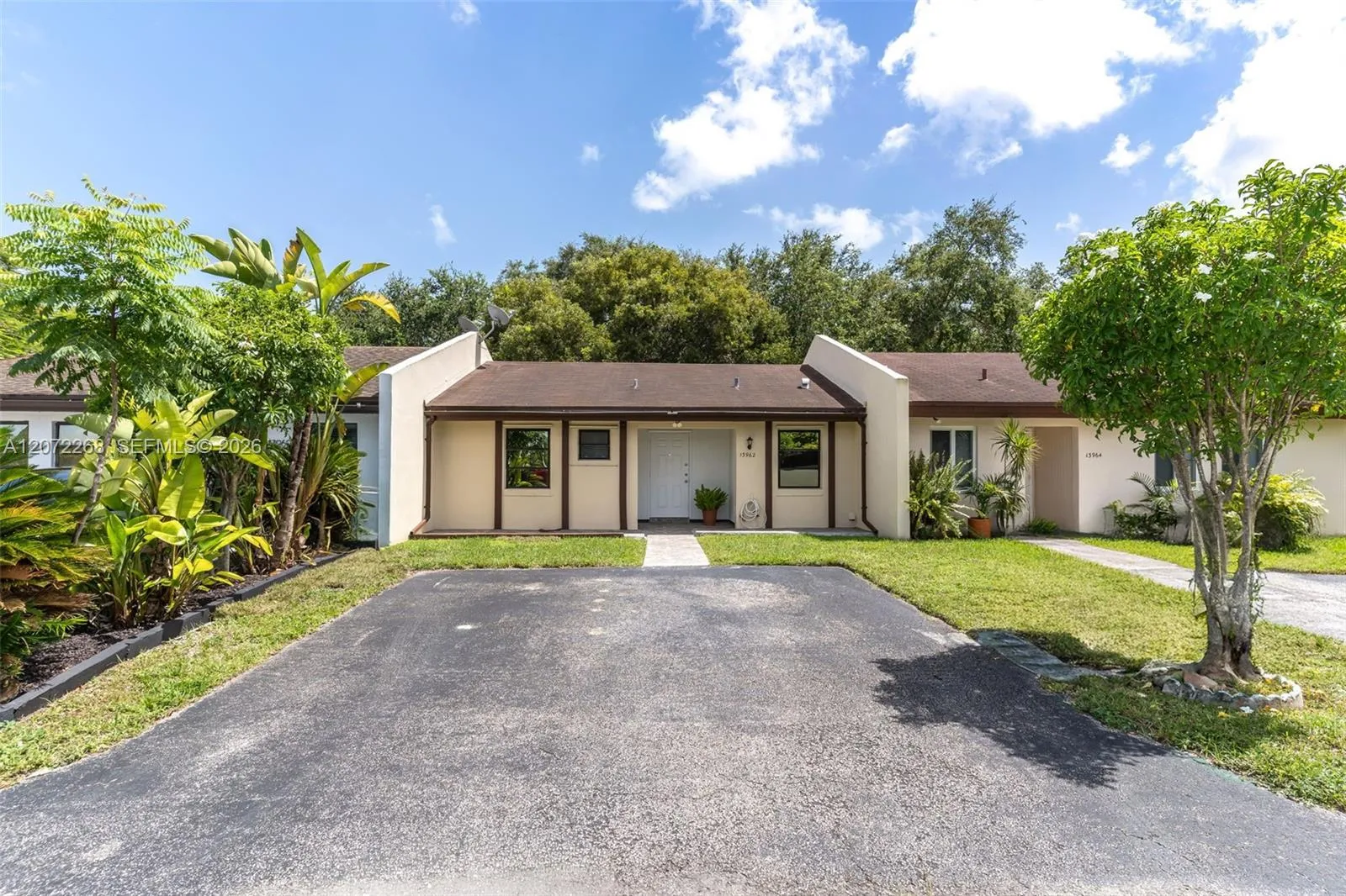 Foto de propiedad en 13962 SW 52 Lane, Miami, FL 33175 Miami con MLS# 