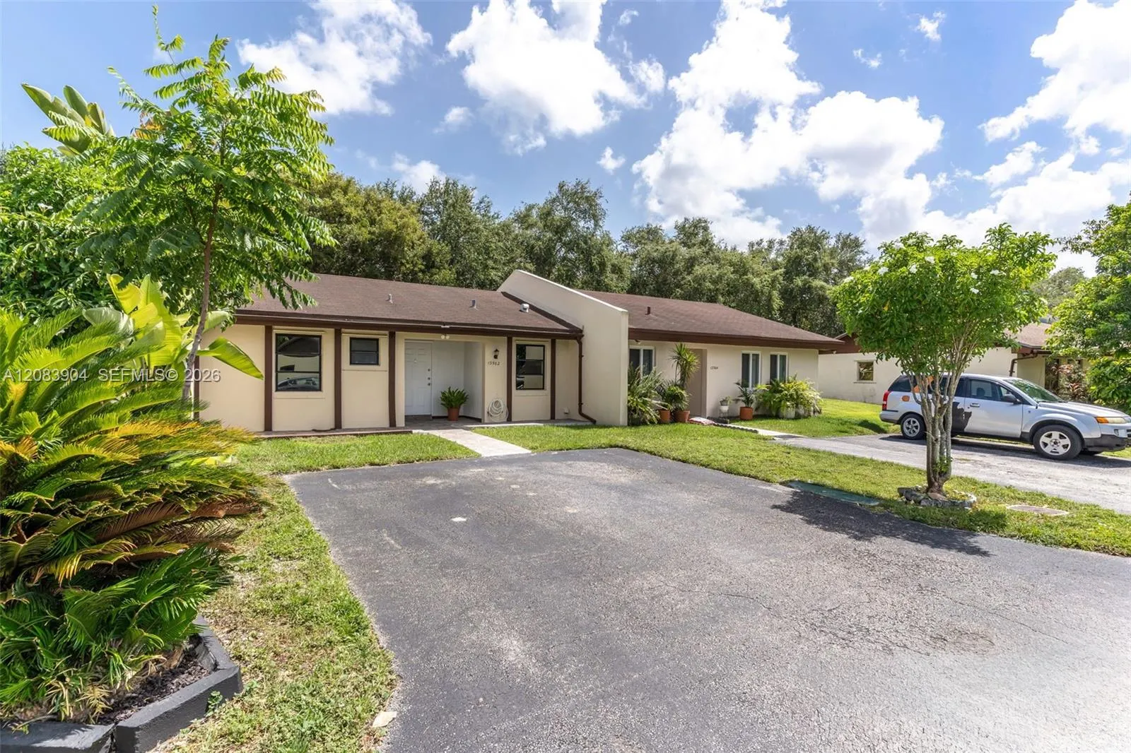 Foto de propiedad en 13962 SW 52 Lane, Miami, FL 33175 Miami con MLS# 