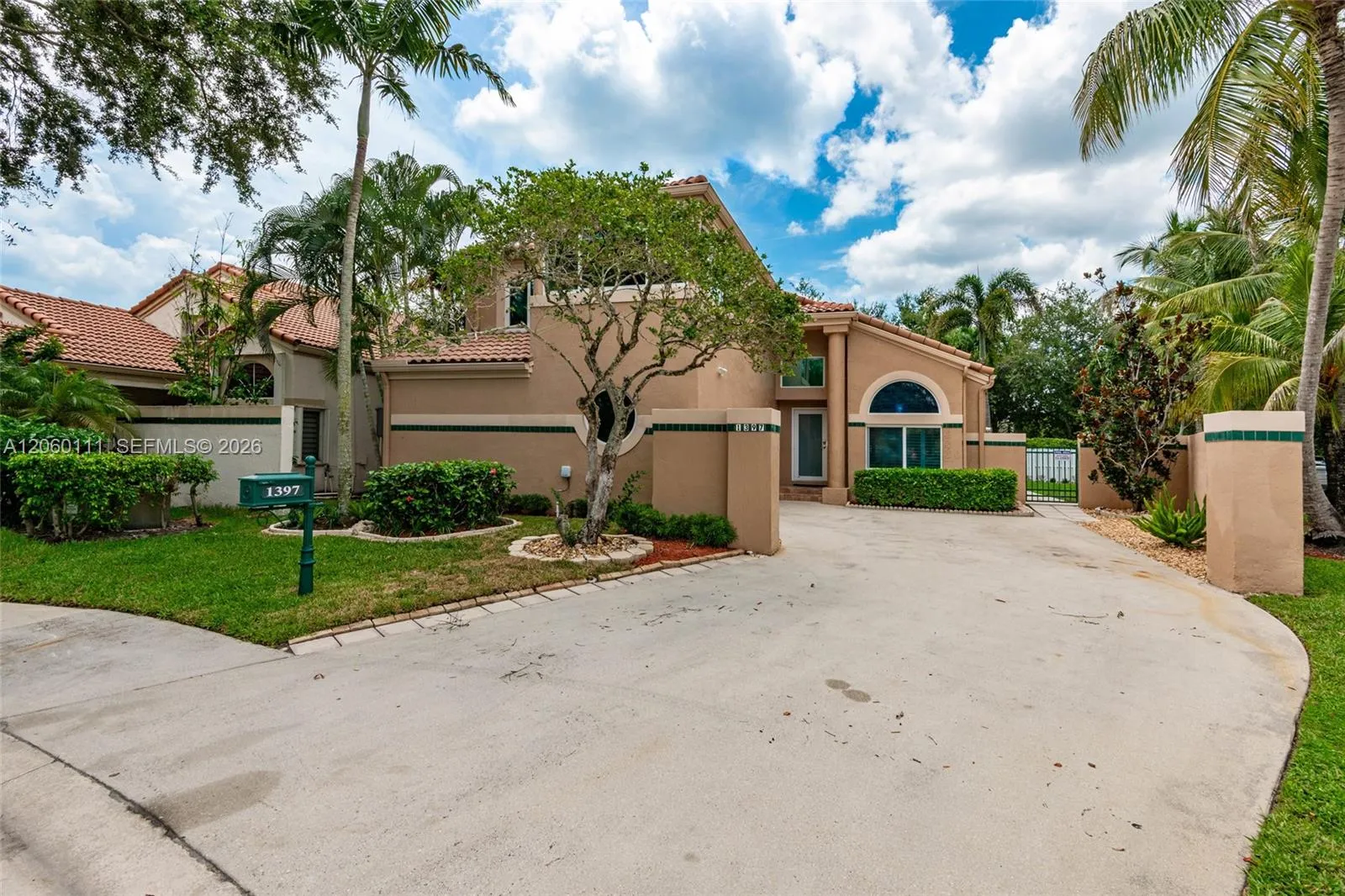 Foto de propiedad en 1397 Harbour Side Drive, Weston, FL 33326 Weston con MLS# 