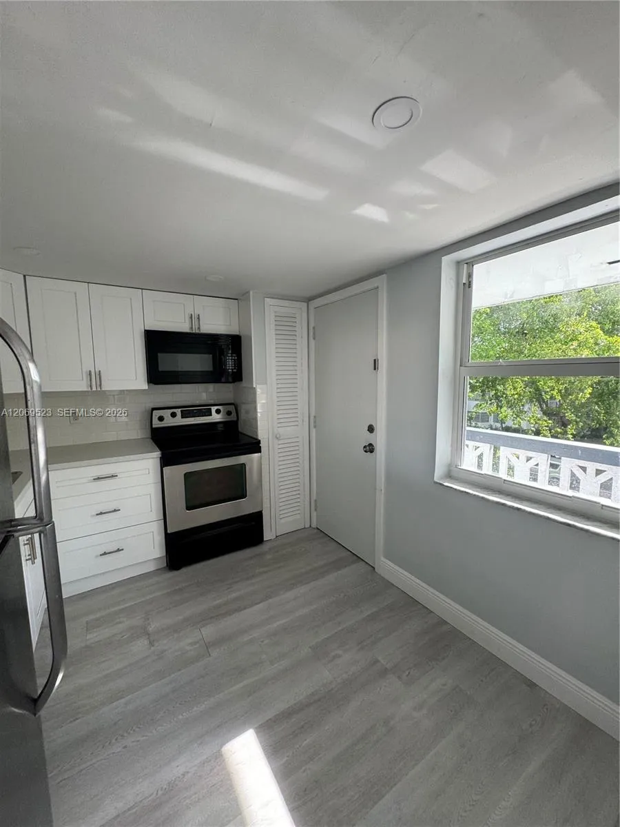 Foto de propiedad en 1398 NE 191st Street C305, Miami, FL 33179 Miami con MLS# 