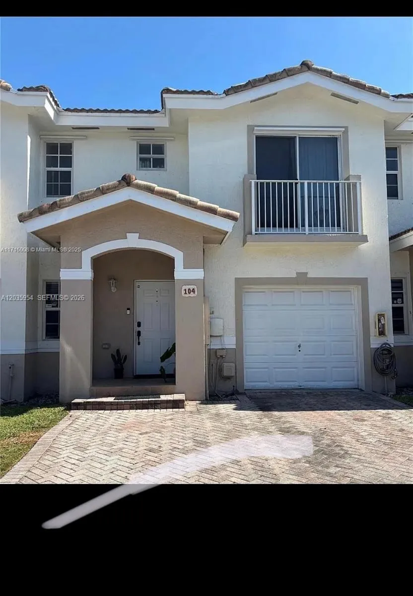 Foto de propiedad en 13982 SW 260th Street 104, Homestead, FL 33032 Homestead con MLS# 