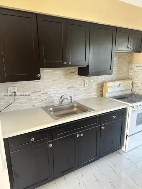 En Renta 13990 NE 20th Court 3, North Miami Beach, FL 33181, North Miami Beach, FL 33181