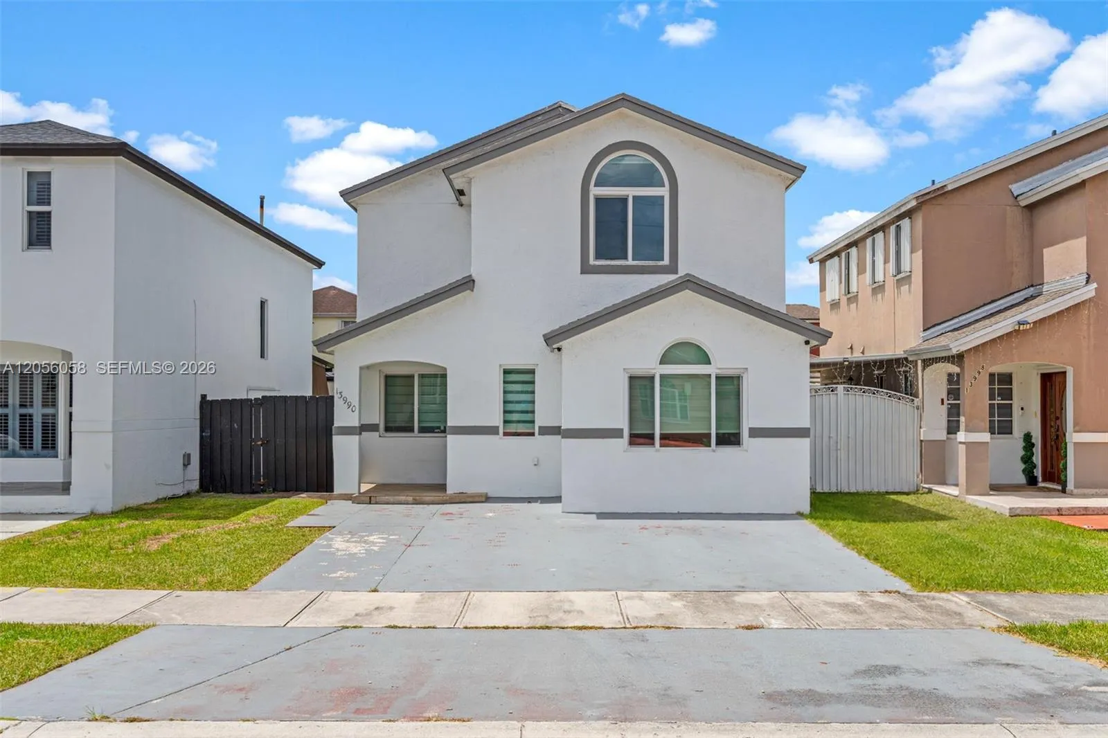 Foto de propiedad en 13990 SW 160th Terrace, Miami, FL 33177 Miami con MLS# 