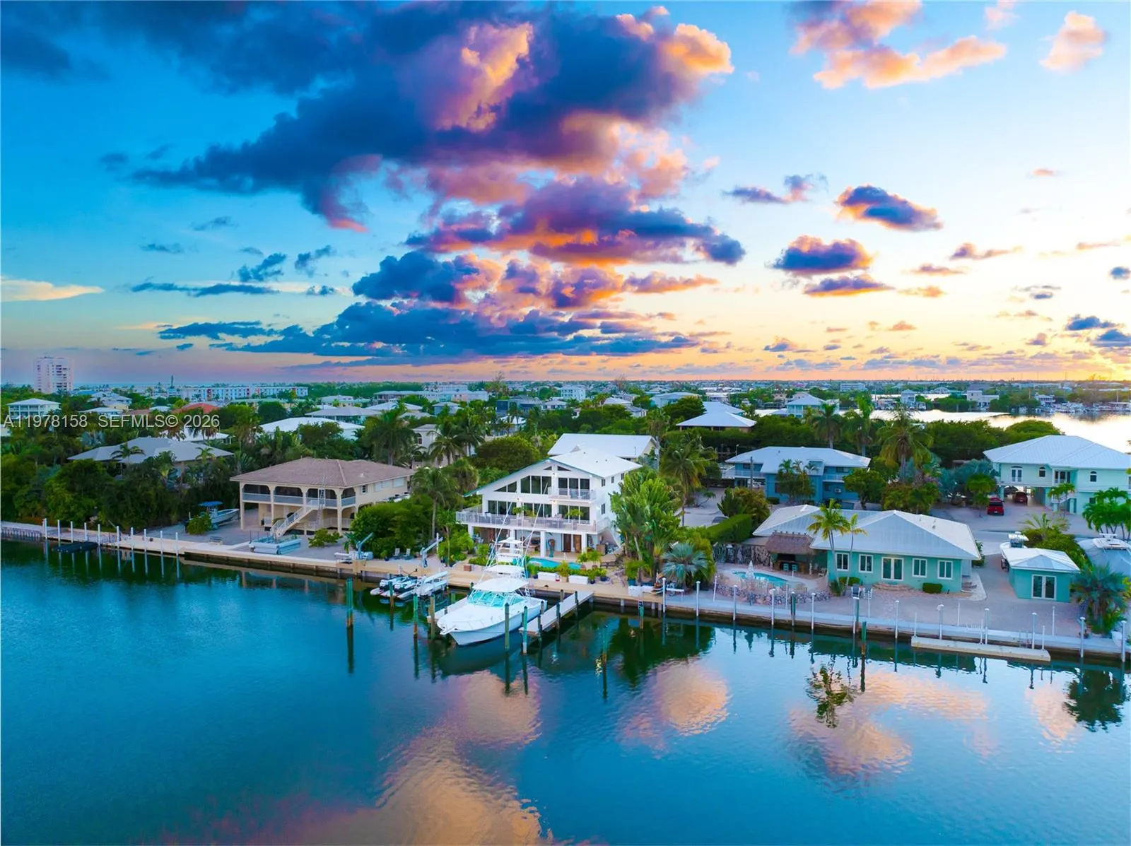 Foto de propiedad en 14 Avenue F, Marathon, FL 33050 Marathon con MLS# 