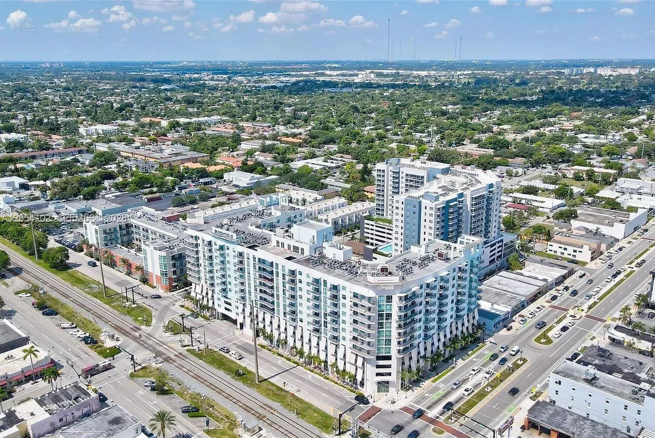 Foto de propiedad en 140 S Dixie Highway 1019, Hollywood, FL 33020 Hollywood con MLS# 