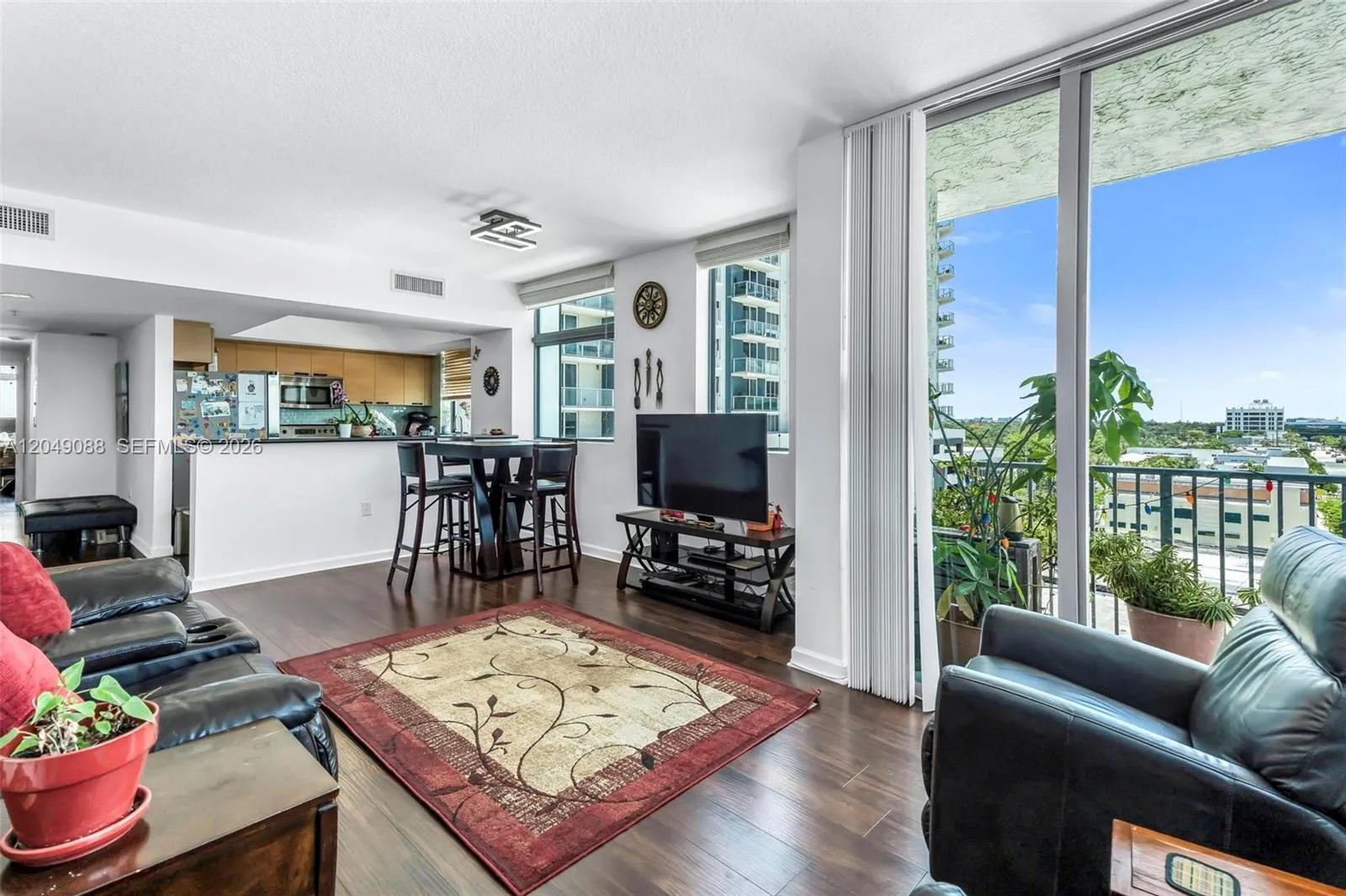Foto de propiedad en 140 S Dixie Highway 501, Hollywood, FL 33020 Hollywood con MLS# 
