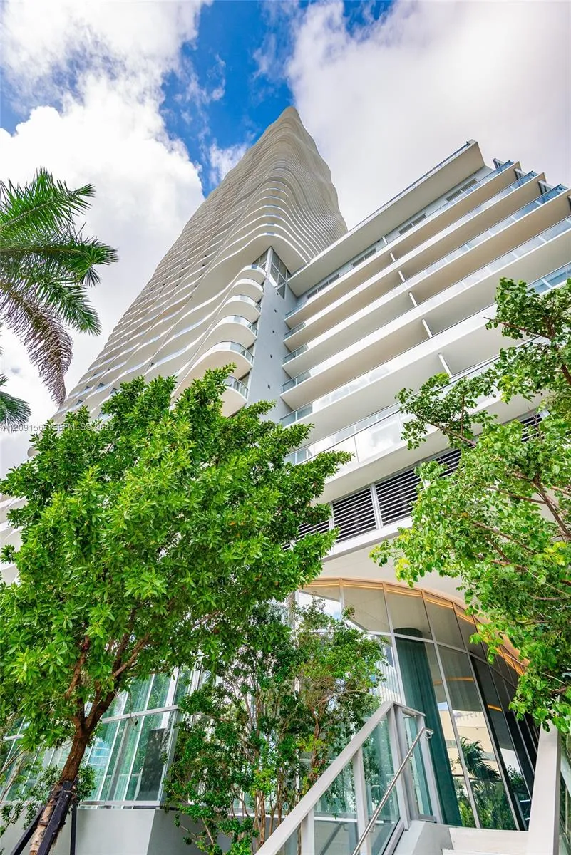 Foto de propiedad en 1400 Biscayne Boulevard 405, Miami, FL 33132 Miami con MLS#