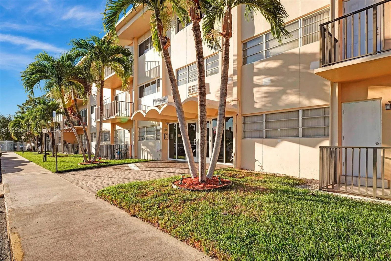 En Renta 1400 NE 169th Street 305, Miami, FL 33162, Miami, FL 33162