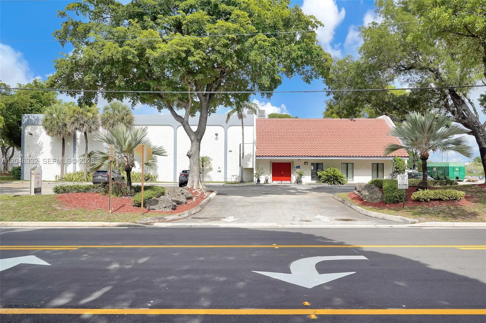 Foto de propiedad en 1400 NW 79th Avenue, Doral, FL 33126 Doral con MLS# 