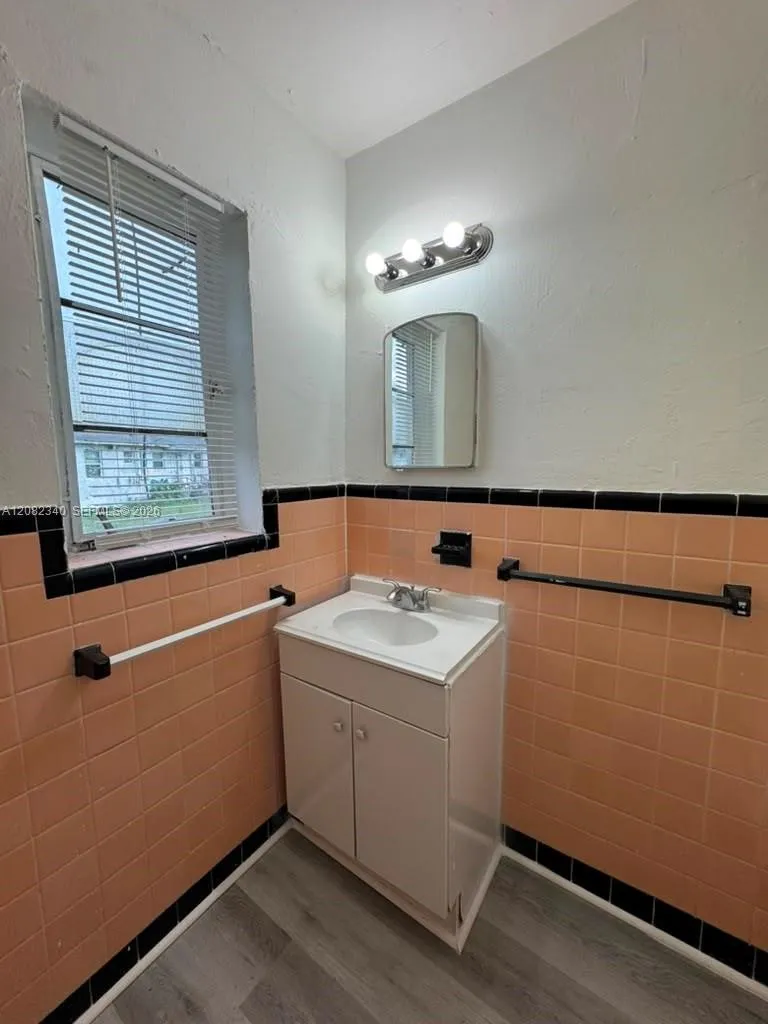 Foto de propiedad en 1400 NW 95th Street 1450, Miami, FL 33147 Miami con MLS# 