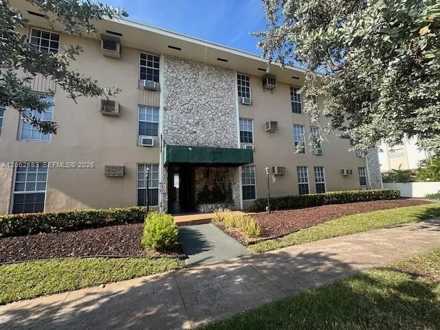 Foto de propiedad en 1400 S Douglas Road 11, Coral Gables, FL 33134 Coral Gables con MLS# 