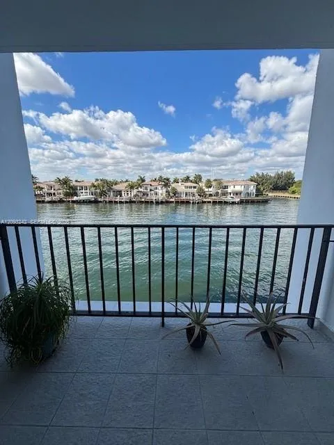 Foto de propiedad en 1400 S Ocean Drive 304, Hollywood, FL 33019 Hollywood con MLS# 