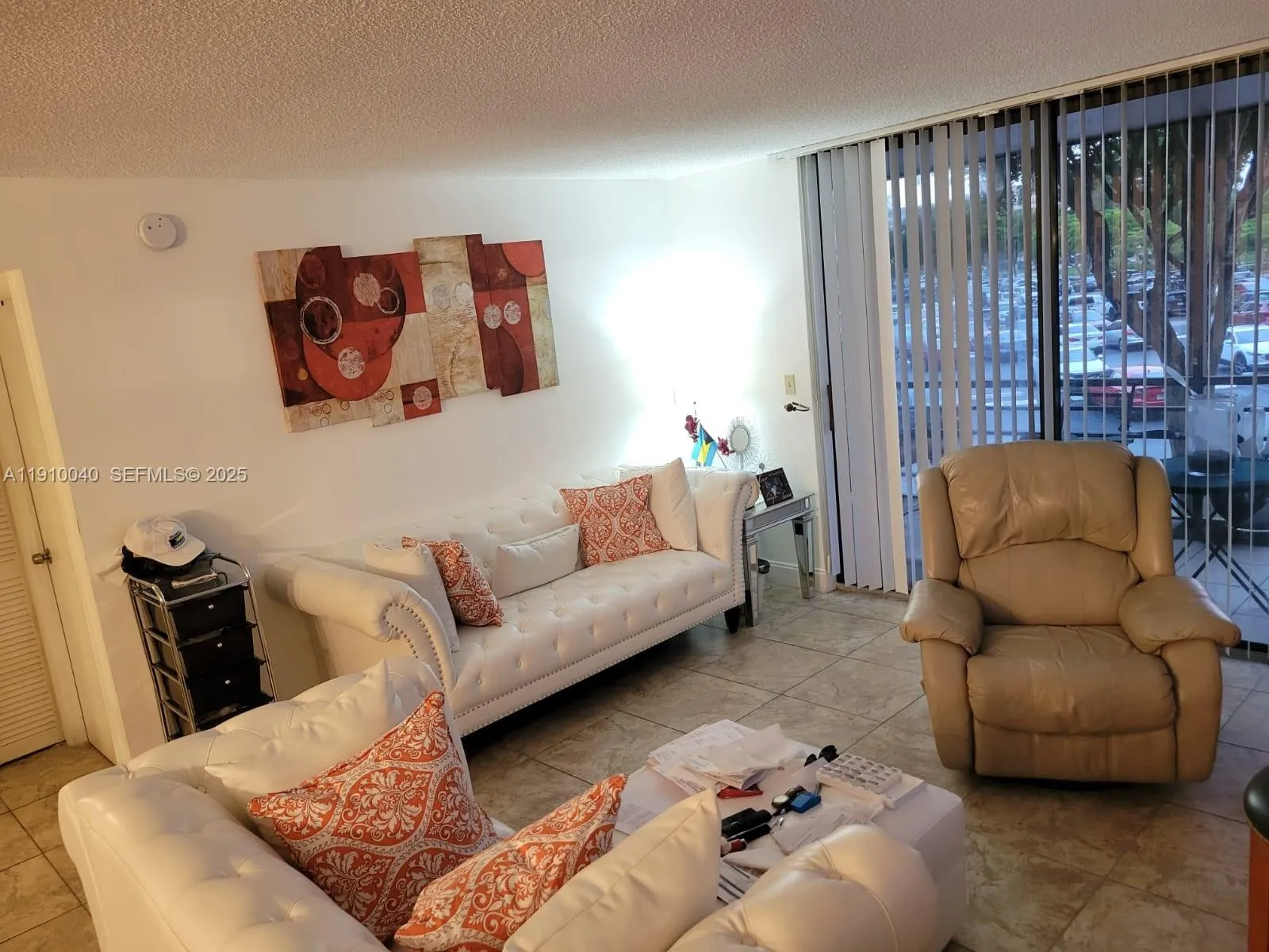 Foto de propiedad en 1400 Saint Charles Place 215, Pembroke Pines, FL 33026 Pembroke Pines con MLS# 