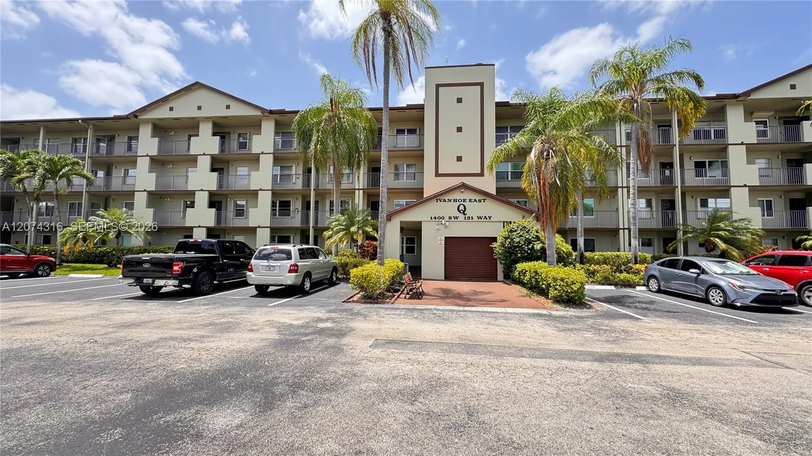 Foto de propiedad en 1400 SW 131st Way 305Q, Pembroke Pines, FL 33027 Pembroke Pines con MLS# 