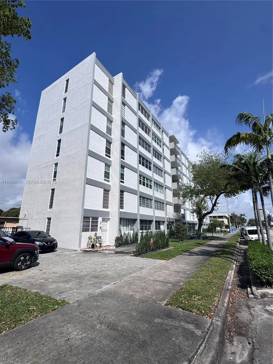 En Renta 1400 SW 27th Avenue 702, Miami, FL 33145, Miami, FL 33145