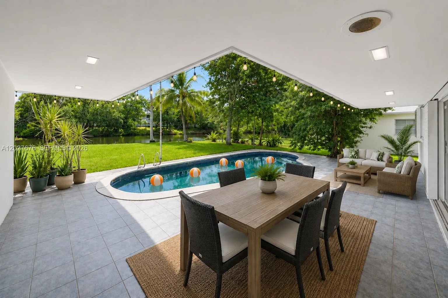 Foto de propiedad en 14001 S Biscayne River Drive, Miami, FL 33161 Miami con MLS# 