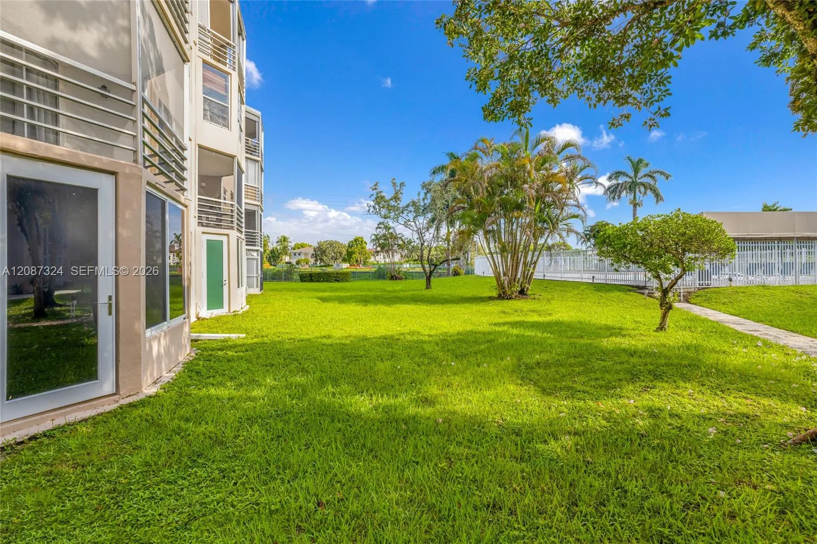 En Venta 1401 NE 191st Street D107, Miami, FL 33179, Miami, FL 33179